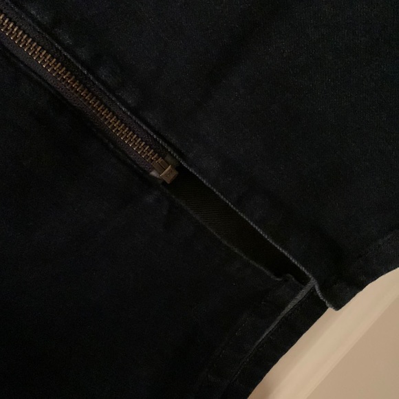 Lane Bryant stretchy blue denim skirt w/front zipper pockets (1 w/flaw) size 22 - Picture 4 of 10